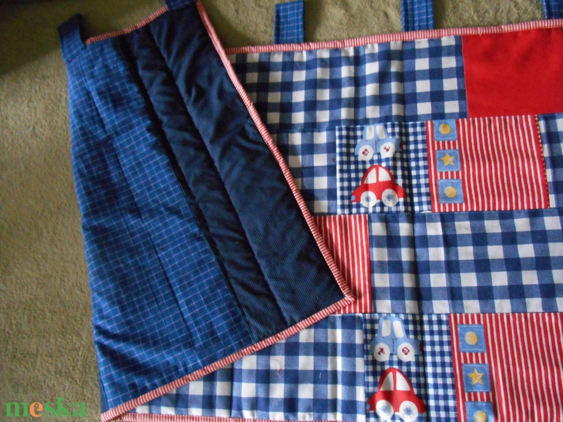 Falvédő kiskiúknak/ Autós falvédő/ Red car/Gyerekszoba - baba - mama - babaszoba dekoráció - falvédő gyerekszobába - Meska.hu