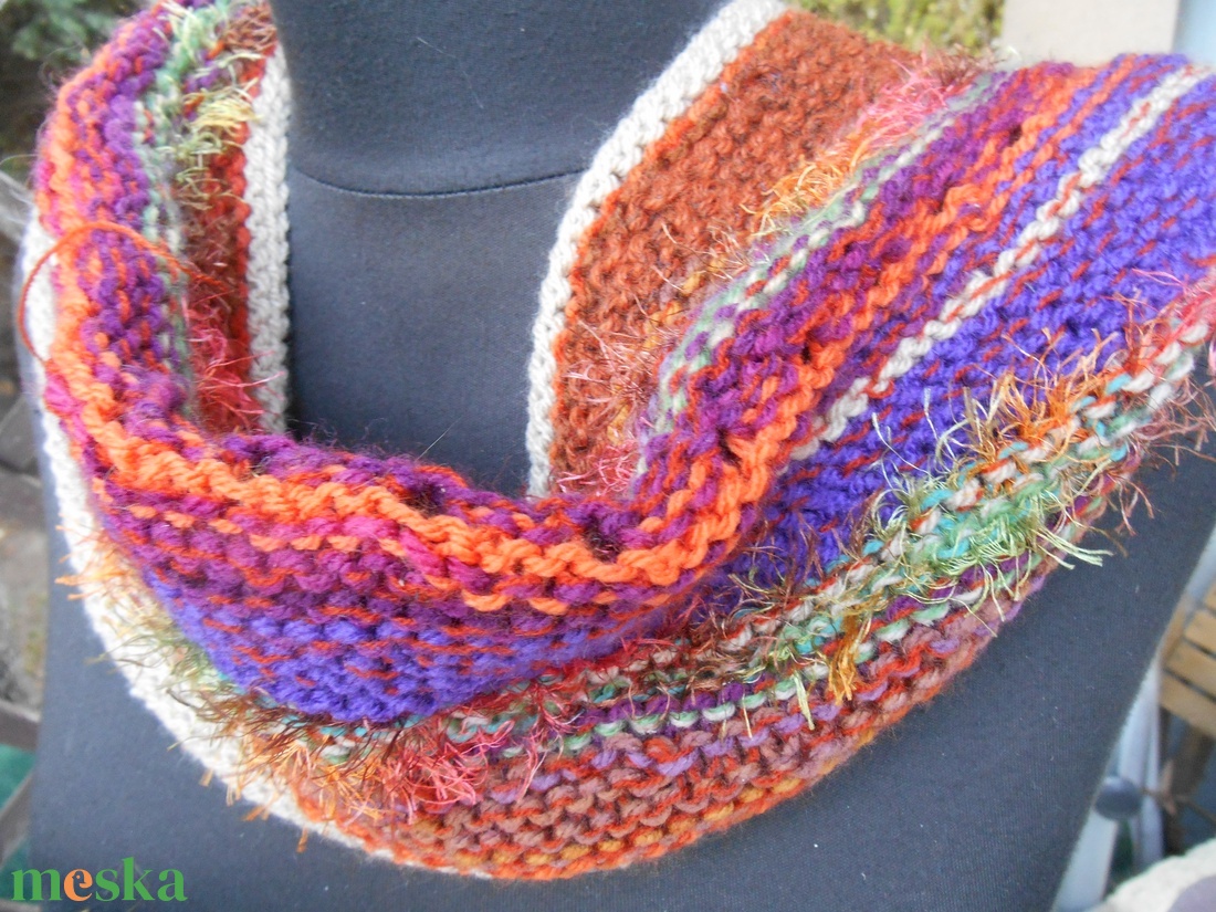Free style knitting//freeform sál gombokkal /nyakmelegítő - ruha & divat - sál, sapka, kendő - sál - Meska.hu