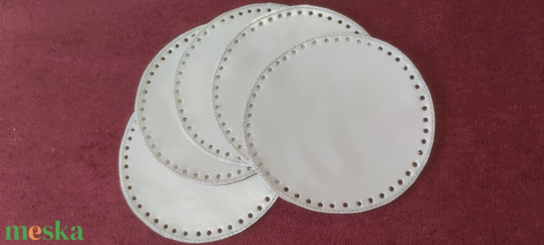 Horgolható alap. Kör. 17 cm. - kellékek & szerszámok - szerszámok, eszközök - eszköz kötéshez, horgoláshoz - Meska.hu