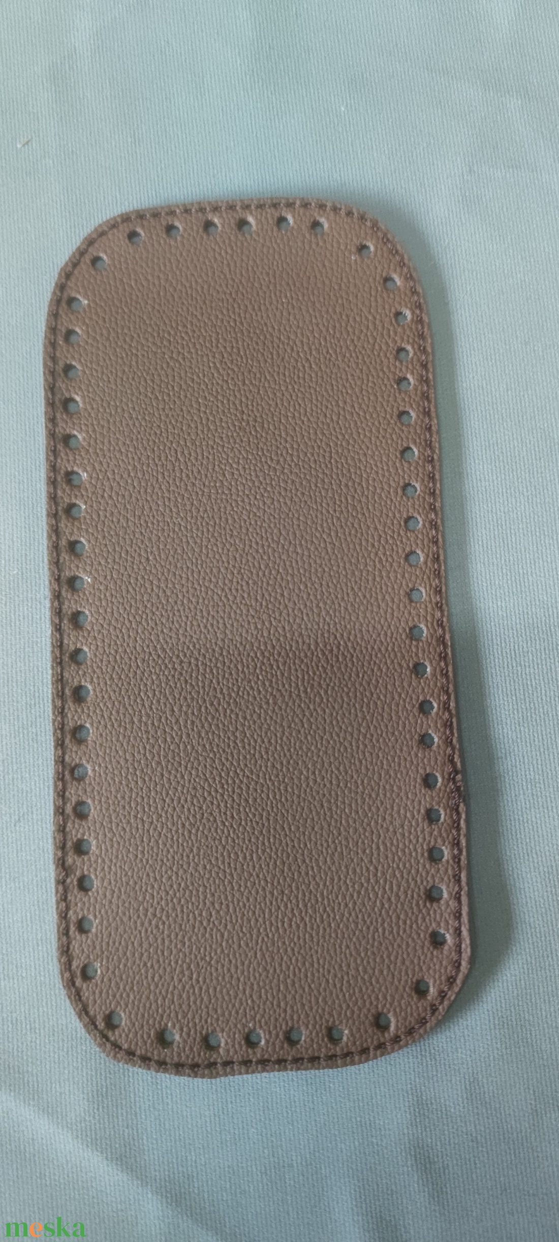 Horgolható alap. Sötétbarna. Ovális. 23x10 cm - kellékek & szerszámok - szerszámok, eszközök - eszköz kötéshez, horgoláshoz - Meska.hu