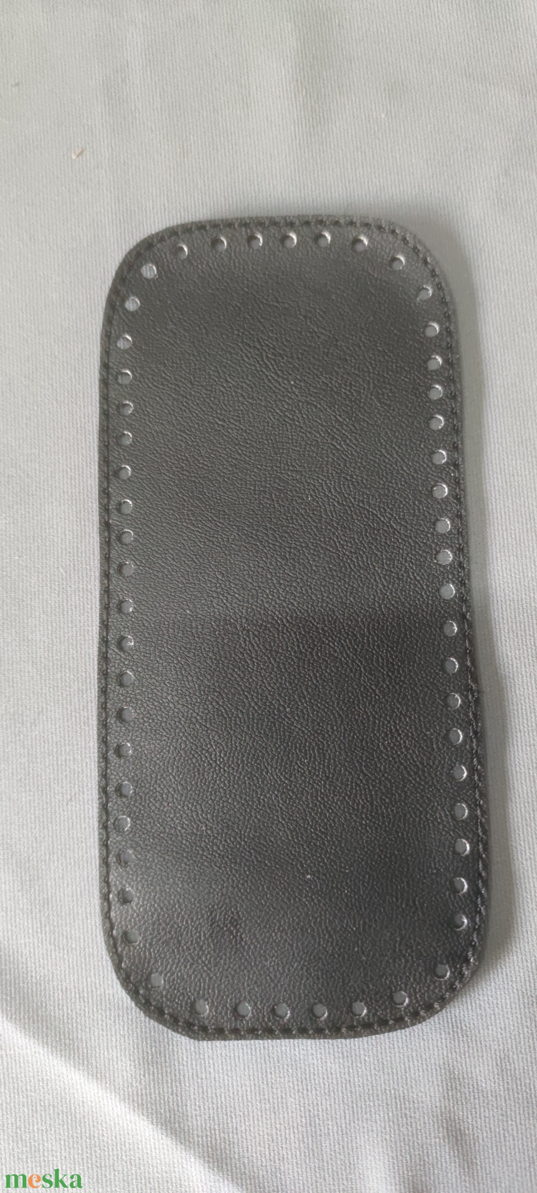 Horgolható alap. Fekete, ovális. 23x10 cm  - kellékek & szerszámok - szerszámok, eszközök - eszköz kötéshez, horgoláshoz - Meska.hu