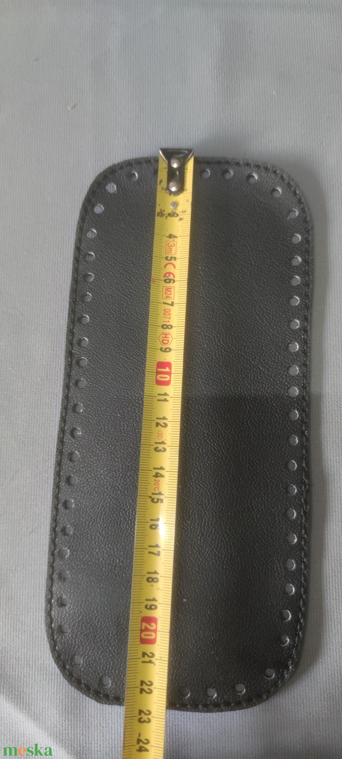 Horgolható alap. Fekete, ovális. 23x10 cm  - kellékek & szerszámok - szerszámok, eszközök - eszköz kötéshez, horgoláshoz - Meska.hu