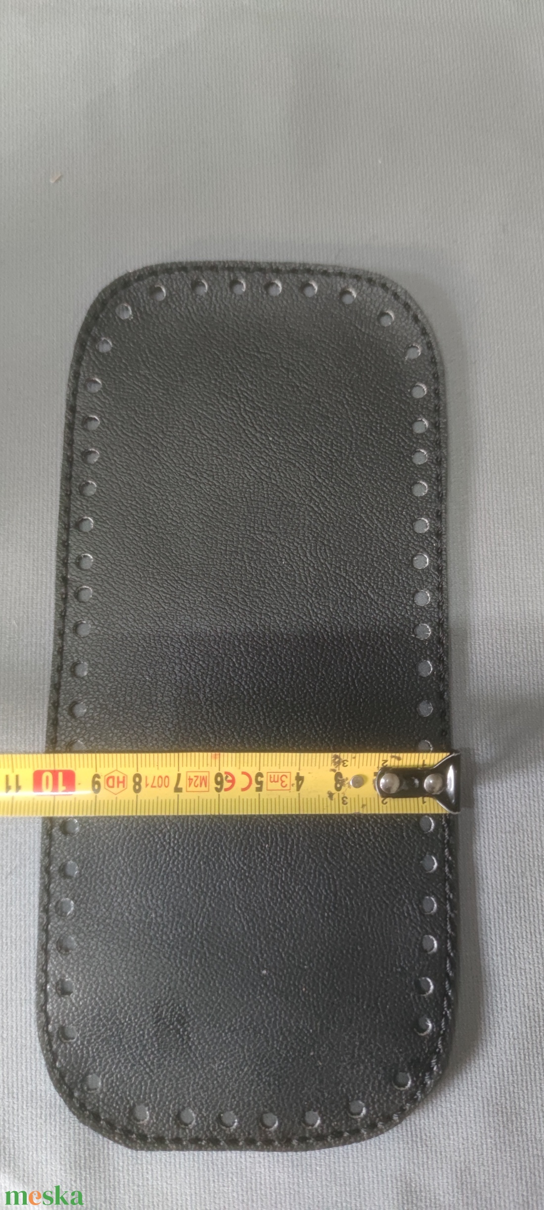 Horgolható alap. Fekete, ovális. 23x10 cm  - kellékek & szerszámok - szerszámok, eszközök - eszköz kötéshez, horgoláshoz - Meska.hu