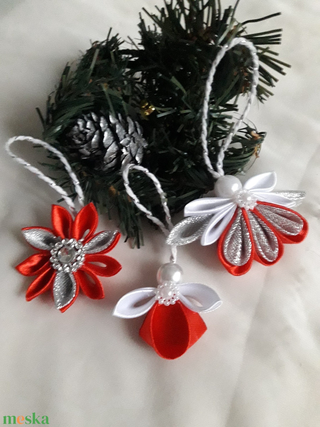Kanzashi karácsonyi szett - karácsony - karácsonyi lakásdekoráció - karácsonyfadíszek - Meska.hu
