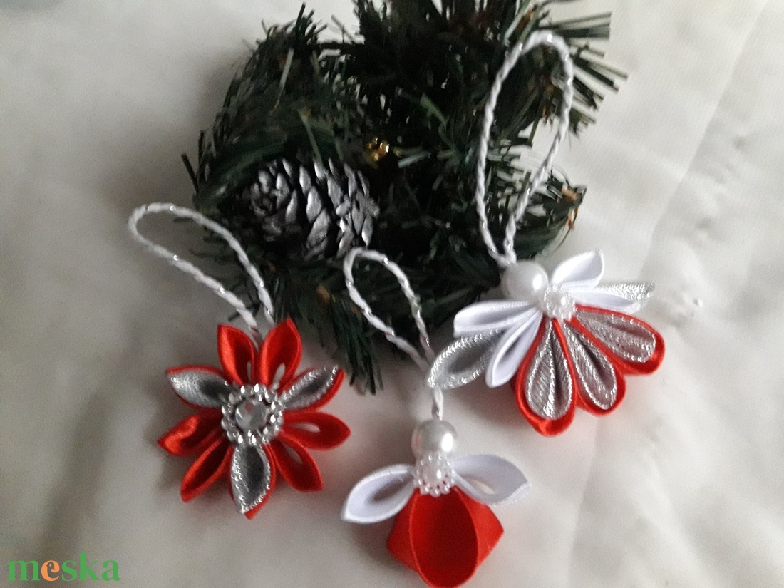 Kanzashi karácsonyi szett - karácsony - karácsonyi lakásdekoráció - karácsonyfadíszek - Meska.hu