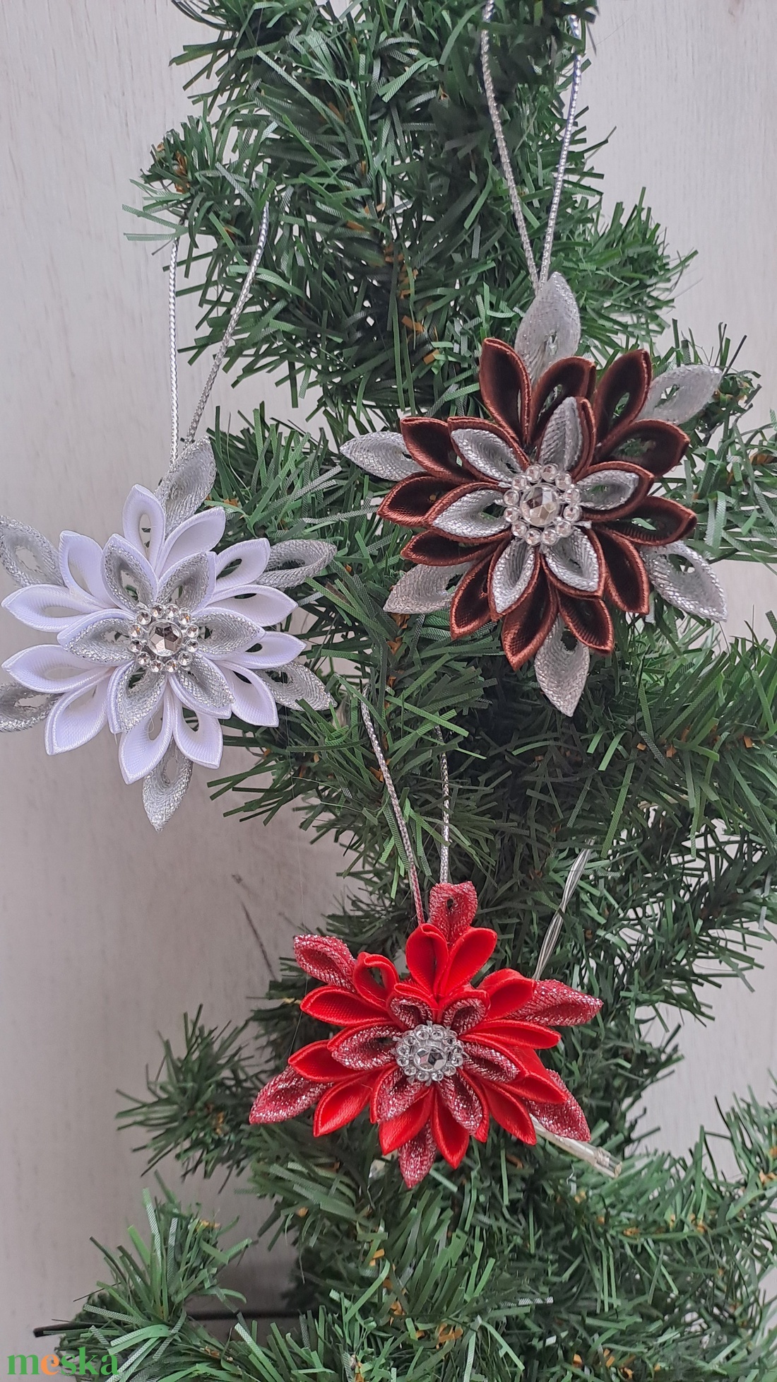 Kanzashi csillag karácsonyra  - karácsony - karácsonyi lakásdekoráció - karácsonyfadíszek - Meska.hu