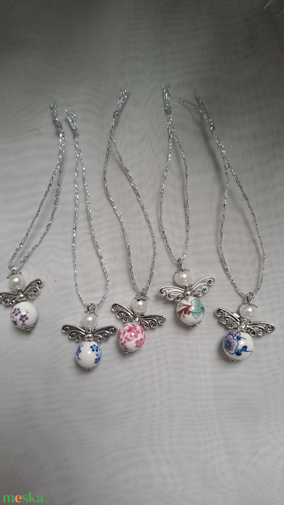 Vegyes festett kerámia gyöngyös angyalkák - karácsony - karácsonyi ajándékozás - karácsonyi képeslap, üdvözlőlap, ajándékkísérő - Meska.hu