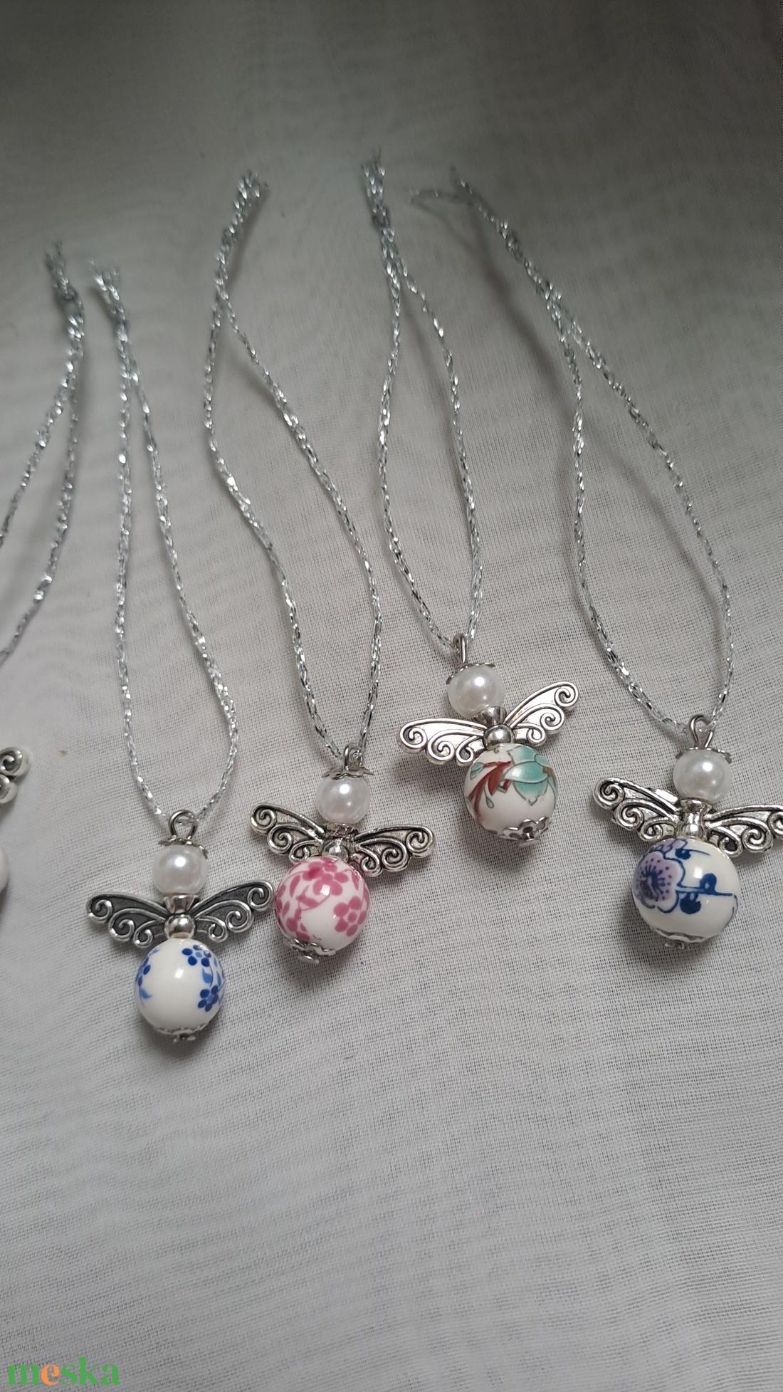 Vegyes festett kerámia gyöngyös angyalkák - karácsony - karácsonyi ajándékozás - karácsonyi képeslap, üdvözlőlap, ajándékkísérő - Meska.hu