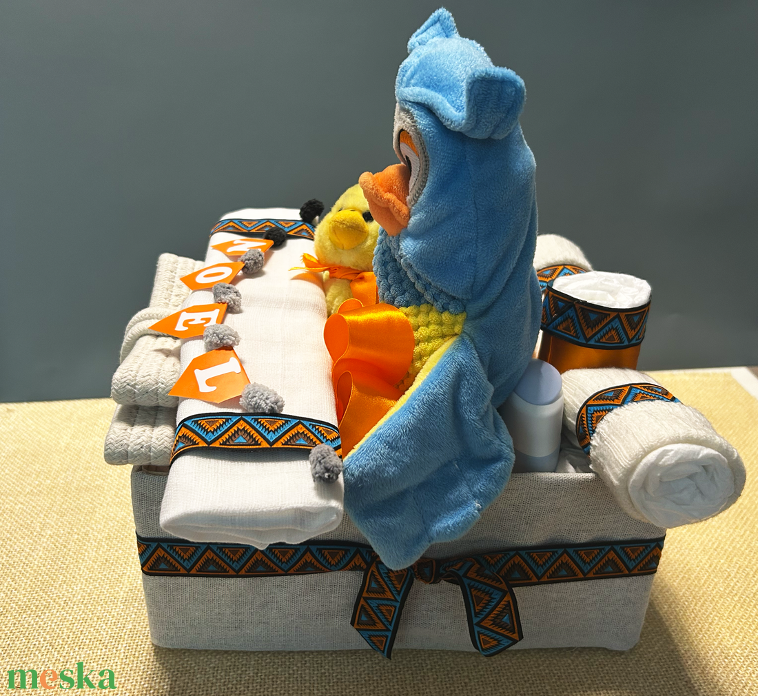 BAGOLY-REPCSI bababox, névre szóló babalátogató pelenkatorta, babaüdvözlő ajándék - baba - mama - pelenkázó, babafürdető kellékek - pelenkatorta - Meska.hu