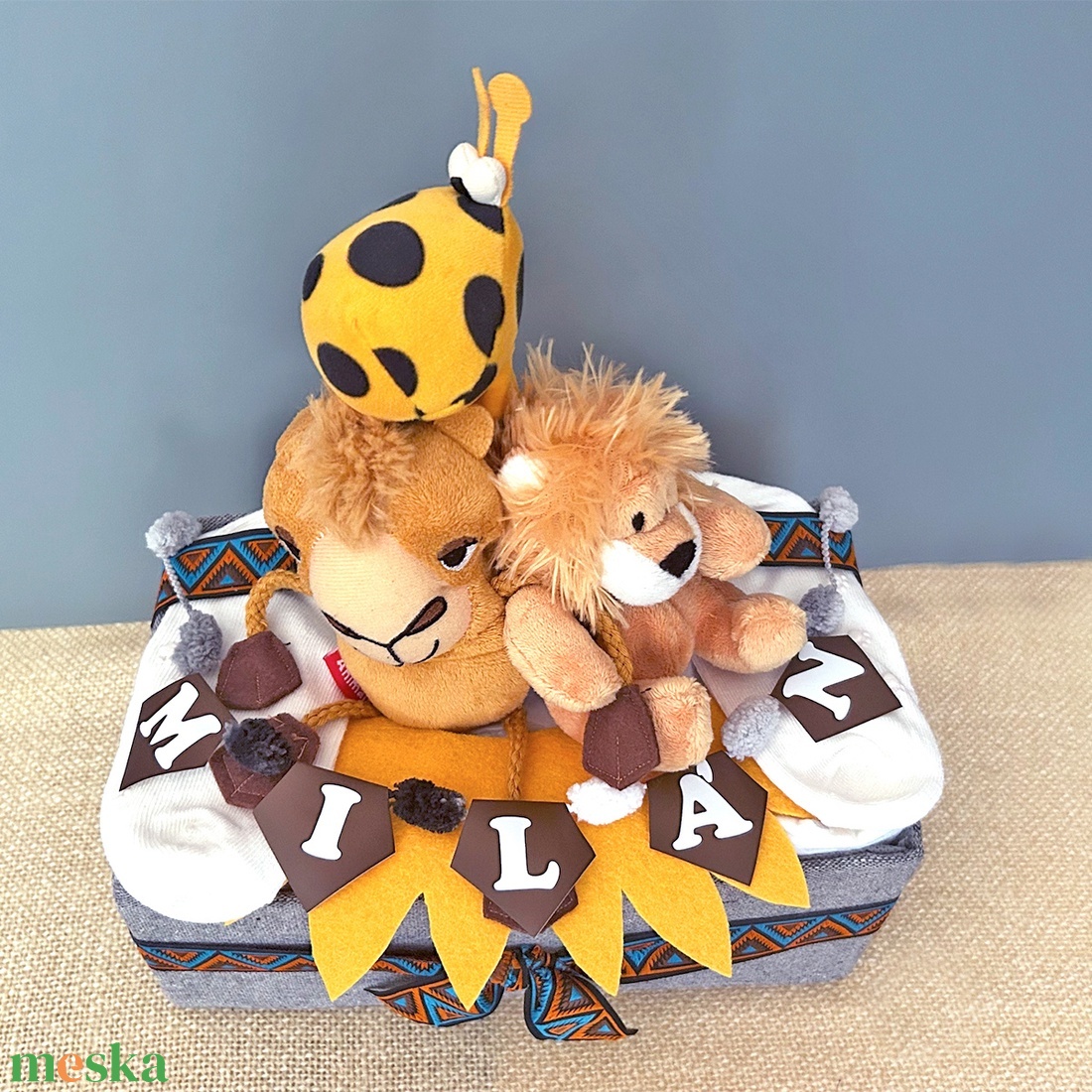 SZAFARI bababox, névre szóló babalátogató pelenkatorta, babaüdvözlő ajándék - baba - mama - pelenkázó, babafürdető kellékek - pelenkatorta - Meska.hu