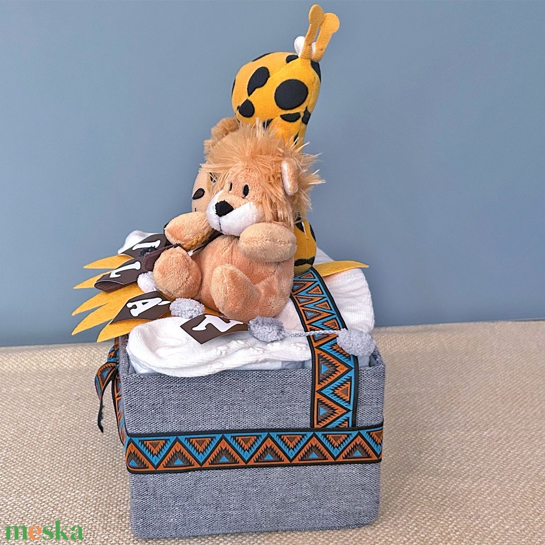 SZAFARI bababox, névre szóló babalátogató pelenkatorta, babaüdvözlő ajándék - baba - mama - pelenkázó, babafürdető kellékek - pelenkatorta - Meska.hu