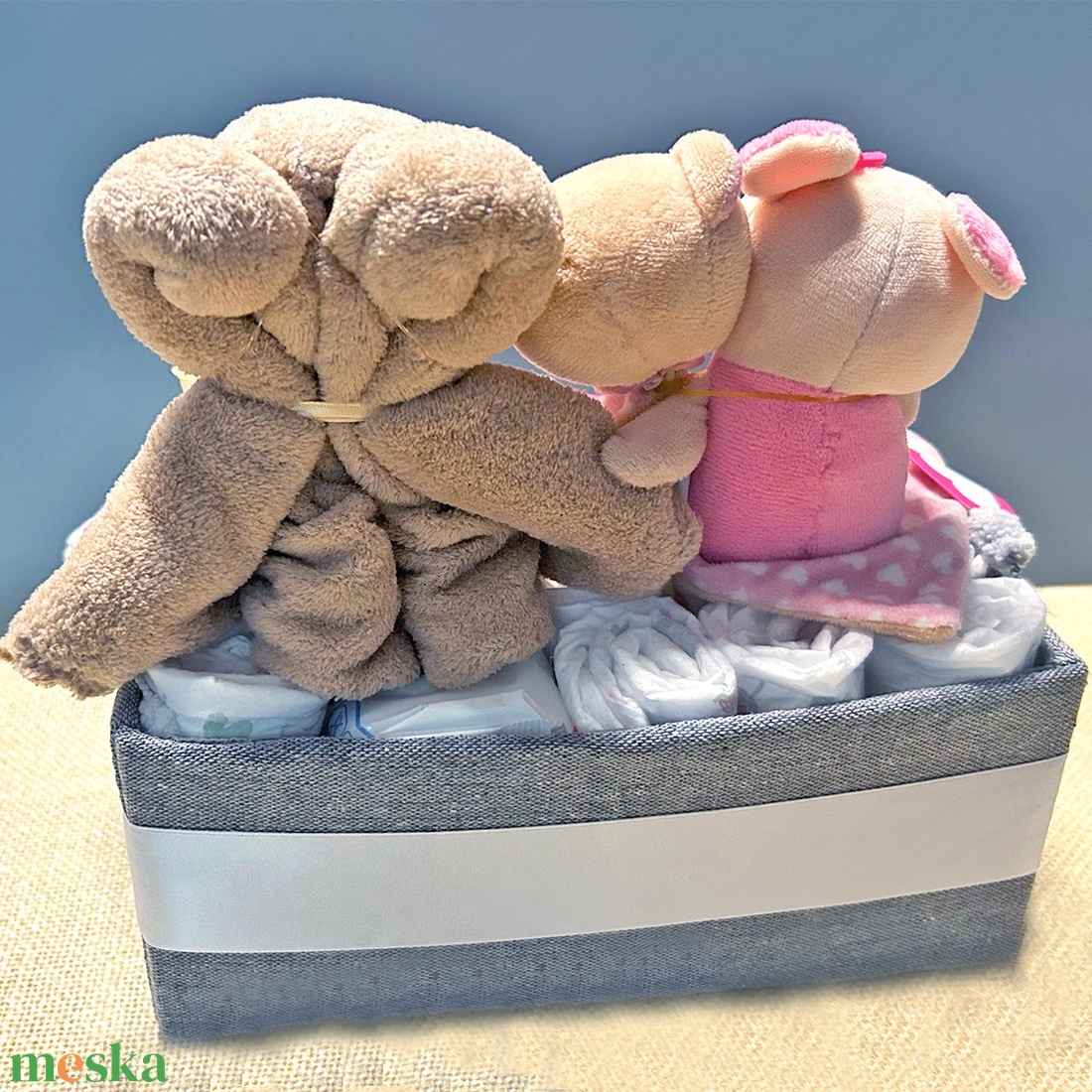 MACI CSALÁD bababox, névre szóló babalátogató pelenkatorta, babaüdvözlő ajándék - baba - mama - pelenkázó, babafürdető kellékek - pelenkatorta - Meska.hu
