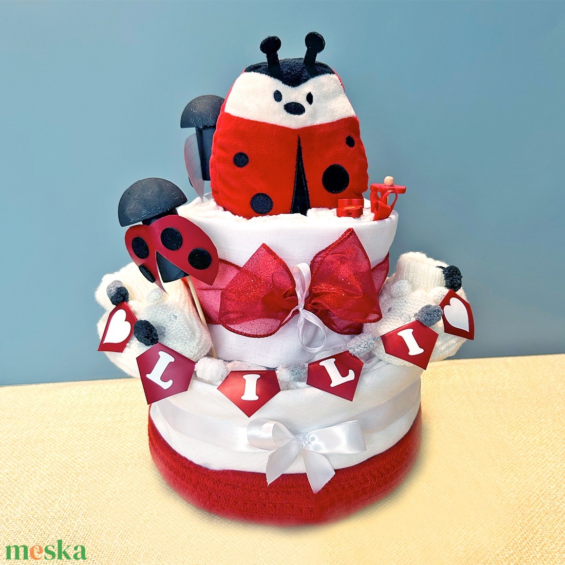 KATICA-TORTA nagy, emeletes névre szóló pelenkatorta, babalátogató-, babaüdvözlő ajándék - baba - mama - pelenkázó, babafürdető kellékek - pelenkatorta - Meska.hu
