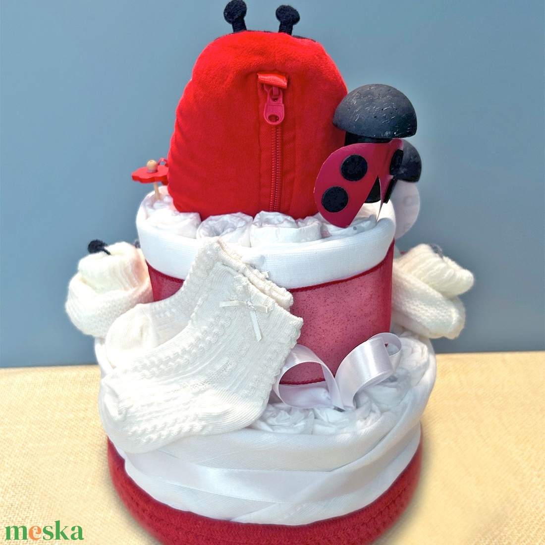 KATICA-TORTA nagy, emeletes névre szóló pelenkatorta, babalátogató-, babaüdvözlő ajándék - baba - mama - pelenkázó, babafürdető kellékek - pelenkatorta - Meska.hu
