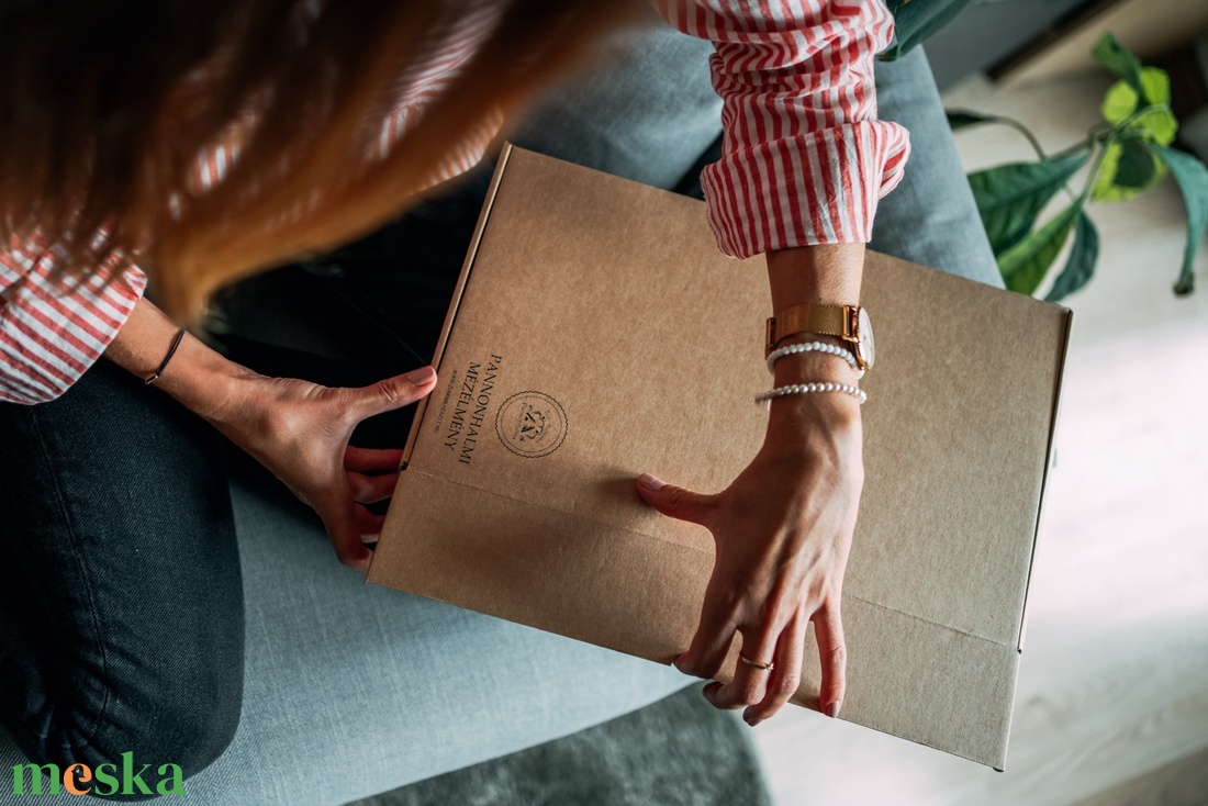 Mézbor virágmézből és 4 méz ajándékdobozban - élelmiszer - méz & propolisz - Meska.hu