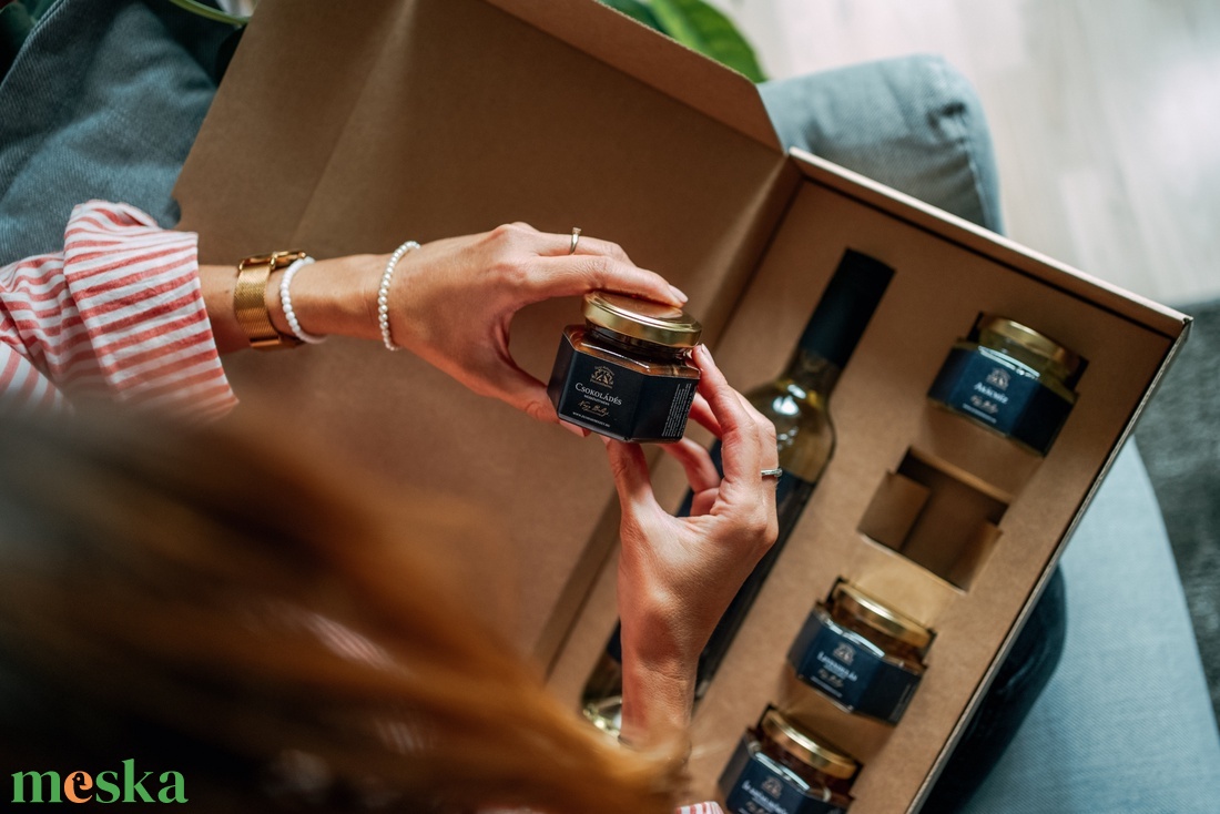 Mézbor akácmézből és 4 méz ajándékdobozban  - élelmiszer - méz & propolisz - Meska.hu