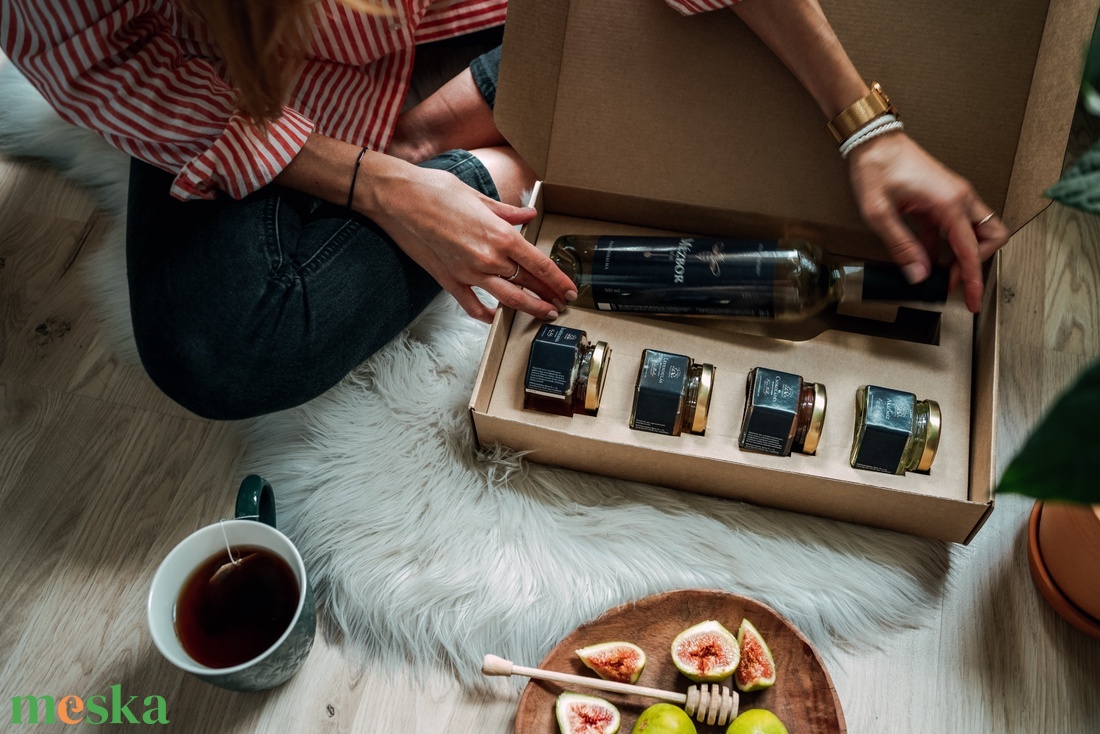 Mézbor facélia mézből és 4 méz ajándékdobozban  - élelmiszer - méz & propolisz - Meska.hu