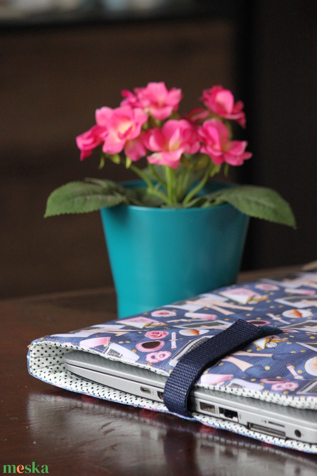 Laptoptok, Elfoglalt nő vízhatlan laptop védő,lapot tartó - táska & tok - laptoptáska, laptop hátizsák - Meska.hu