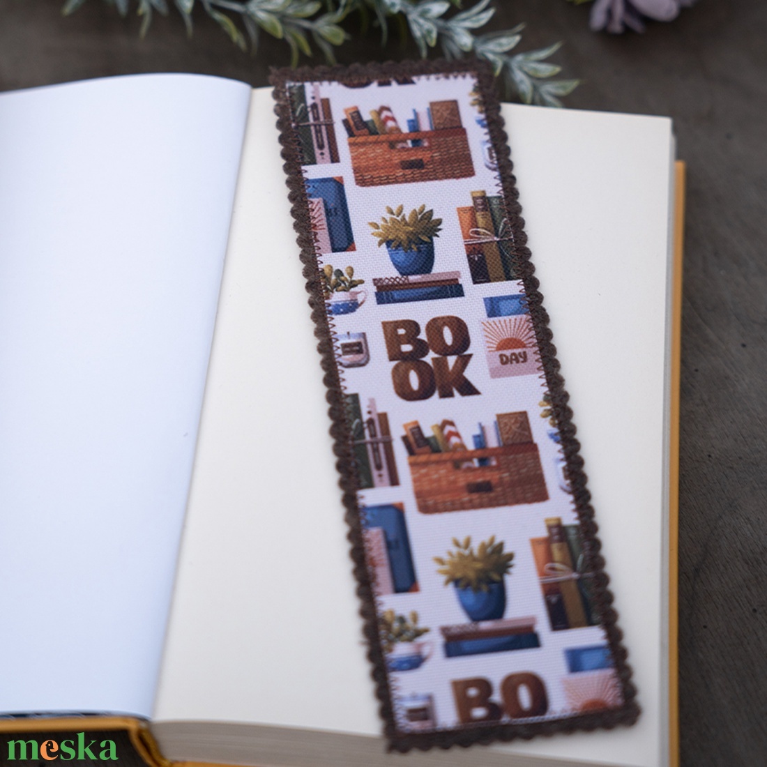 Könyvtok Barna könyvek és könyvjelző... vízhatlan - otthon & életmód - papír, írószer - könyv- és füzetborító - Meska.hu