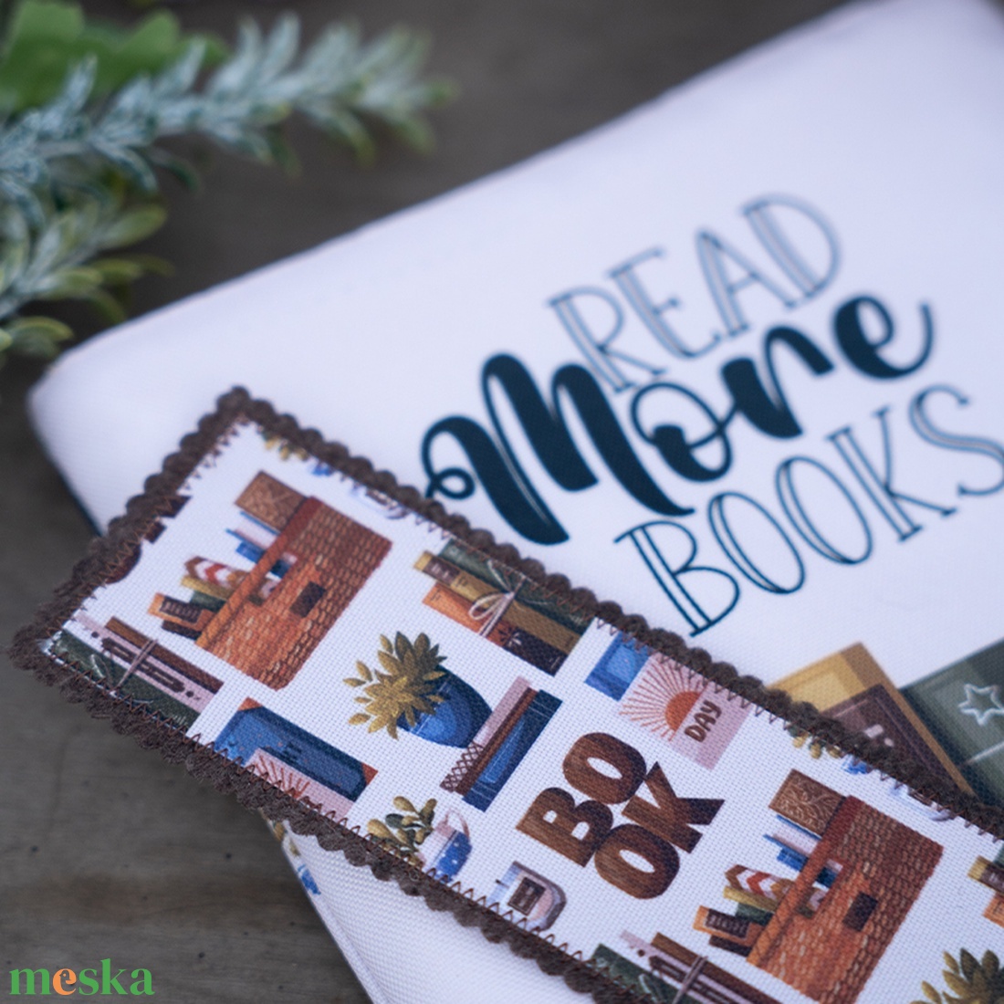 Könyvtok Barna könyvek és könyvjelző... vízhatlan - otthon & életmód - papír, írószer - könyv- és füzetborító - Meska.hu