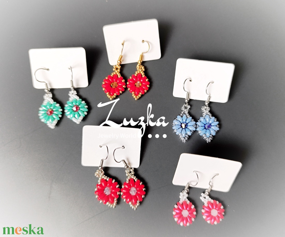 Virágos lógós fülbevaló - ékszer - fülbevaló - lógó fülbevaló - Meska.hu