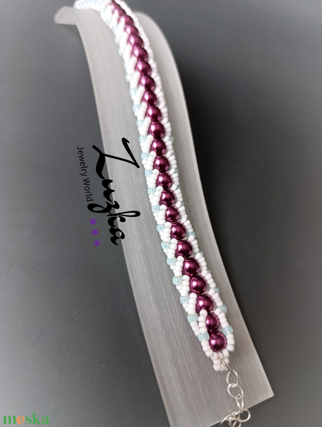 Burgundi-fehér és cseh karkötő  - ékszer - karkötő - gyöngyös karkötő - Meska.hu