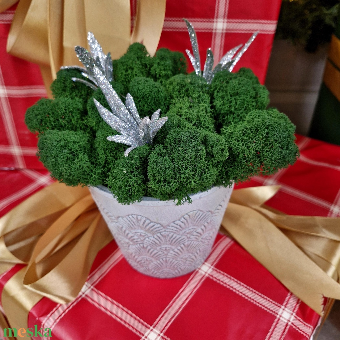 Elegáns kaspó izlandi zuzmóval (kivehető) ezüst díszekkel - otthon & életmód - dekoráció - asztal és polc dekoráció - zuzmódekoráció, mohadekoráció - Meska.hu