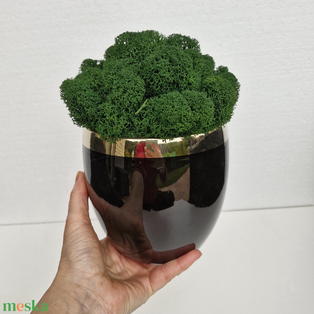 Elegáns fekete-arany kaspó izlandi zuzmóval - otthon & életmód - dekoráció - asztal és polc dekoráció - zuzmódekoráció, mohadekoráció - Meska.hu