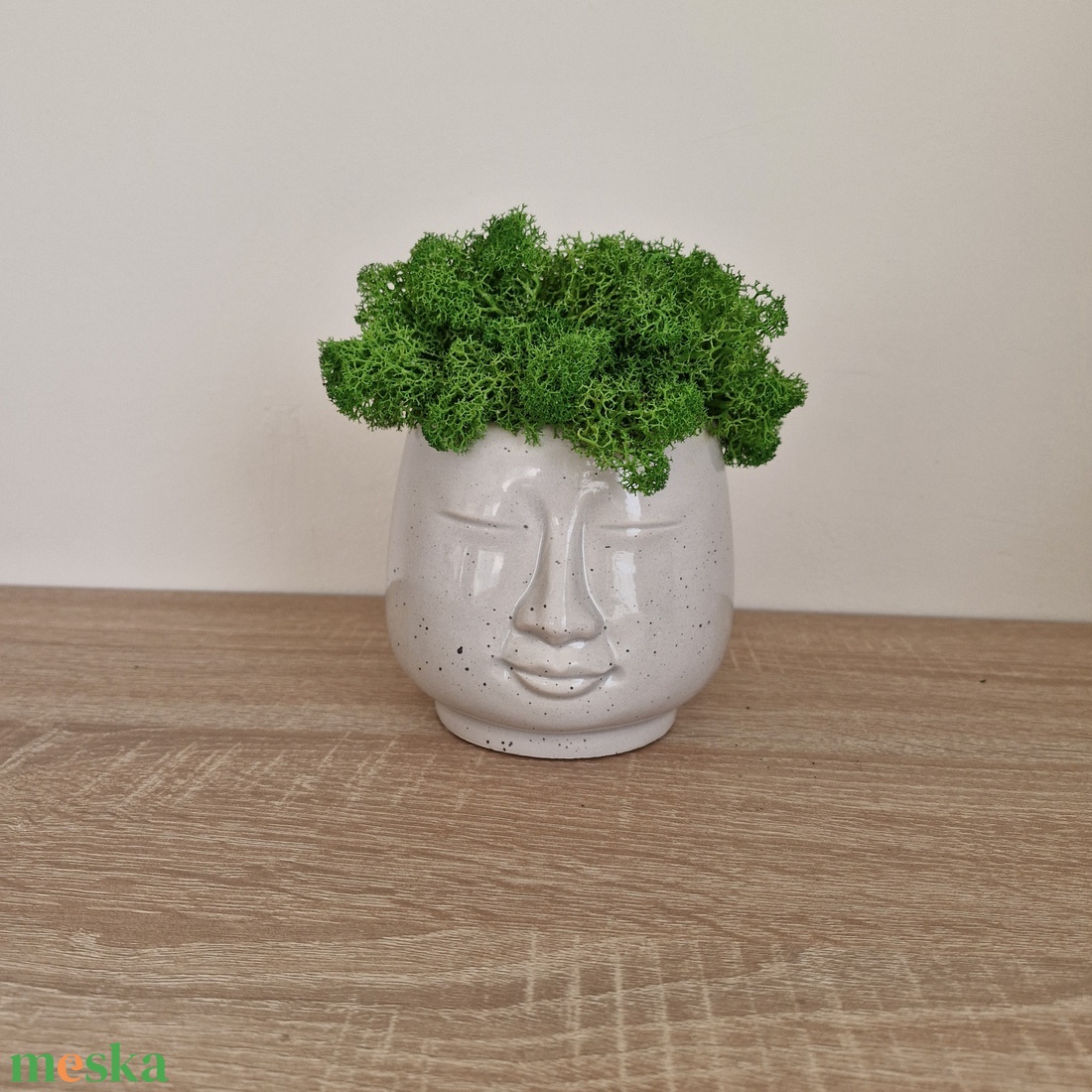 Szürke fej kaspódísz izlandi zuzmóval - mohakaspó - otthon & életmód - dekoráció - asztal és polc dekoráció - zuzmódekoráció, mohadekoráció - Meska.hu