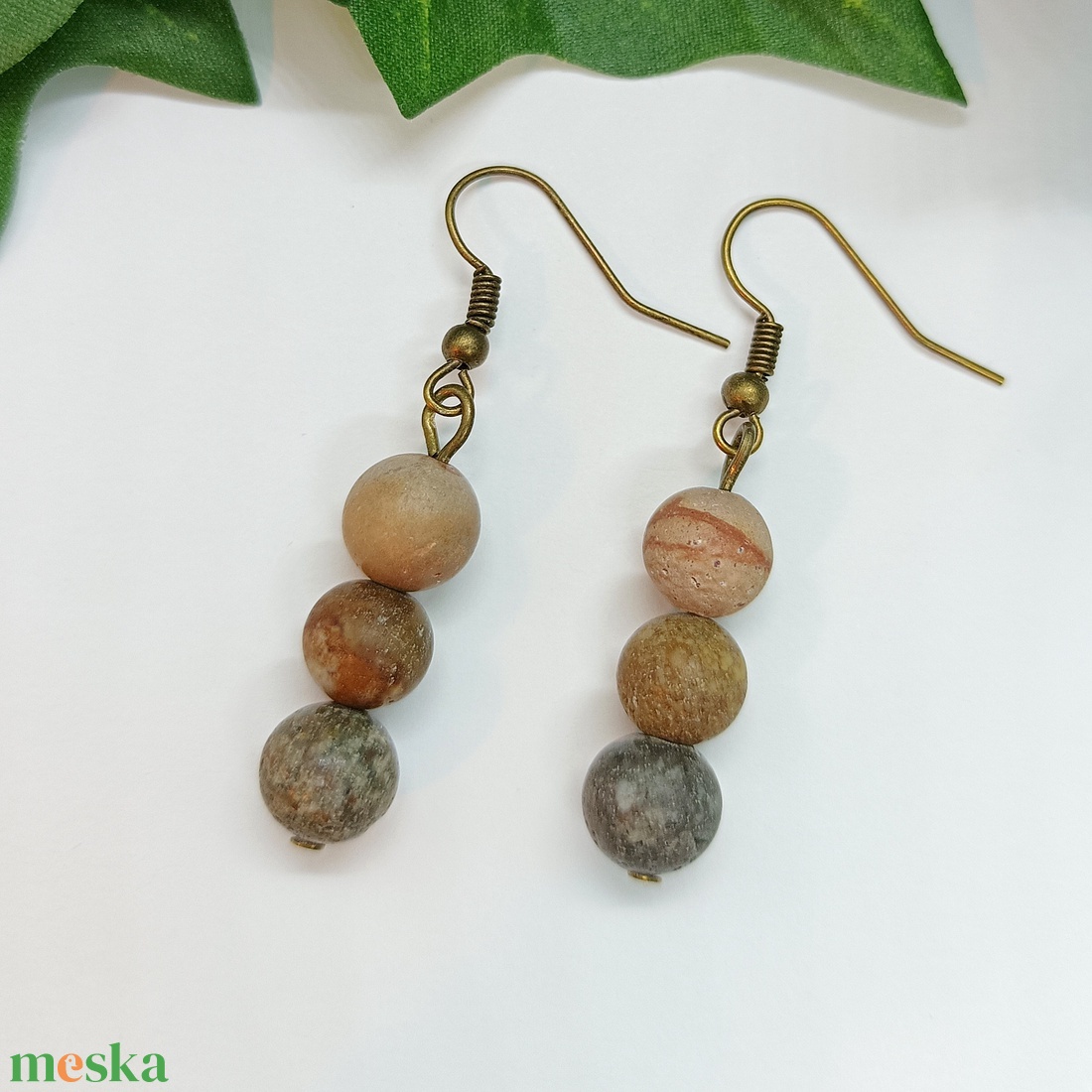 Matt amerikai jáspis ásványgyöngyös, lógós fülbevaló  - ékszer - fülbevaló - lógó fülbevaló - Meska.hu