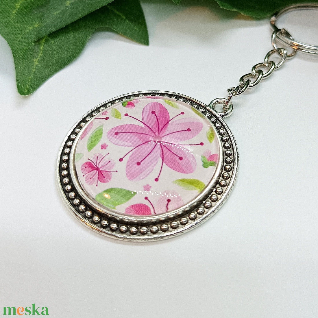 Rózsaszín virág medálos kulcstartó - táska & tok - kulcstartó & táskadísz - kulcstartó - Meska.hu