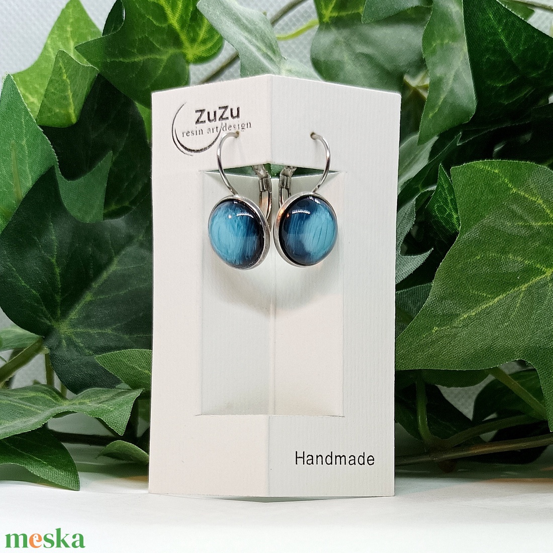 Kék színű műgyanta kaboson nemesacél biztonsági kapcsos fülbevaló  - ékszer - fülbevaló - lógó fülbevaló - Meska.hu