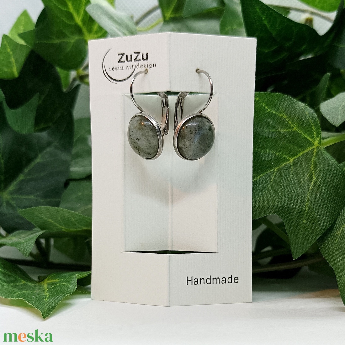 Labradorit ásvány kaboson nemesacél biztonsági kapcsos fülbevaló  - ékszer - fülbevaló - lógó fülbevaló - Meska.hu