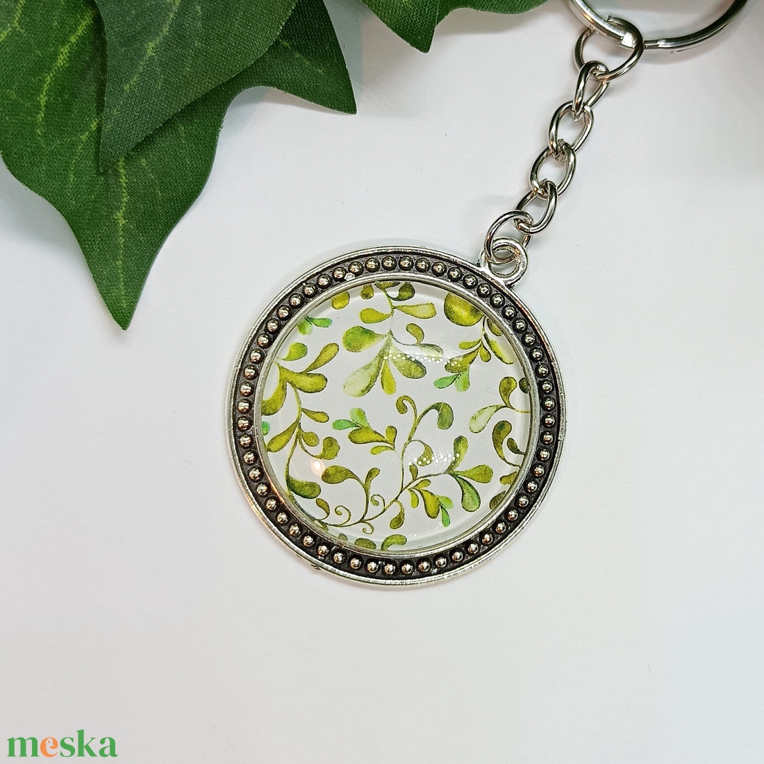 Zöld inda mintás medálos kulcstartó - táska & tok - kulcstartó & táskadísz - kulcstartó - Meska.hu