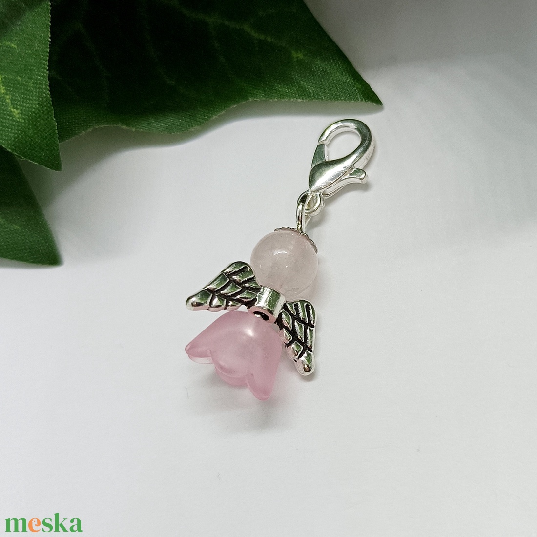 Rózsaszínű angyalka medálos kulcstartó, táskadísz - táska & tok - kulcstartó & táskadísz - táskadísz - Meska.hu