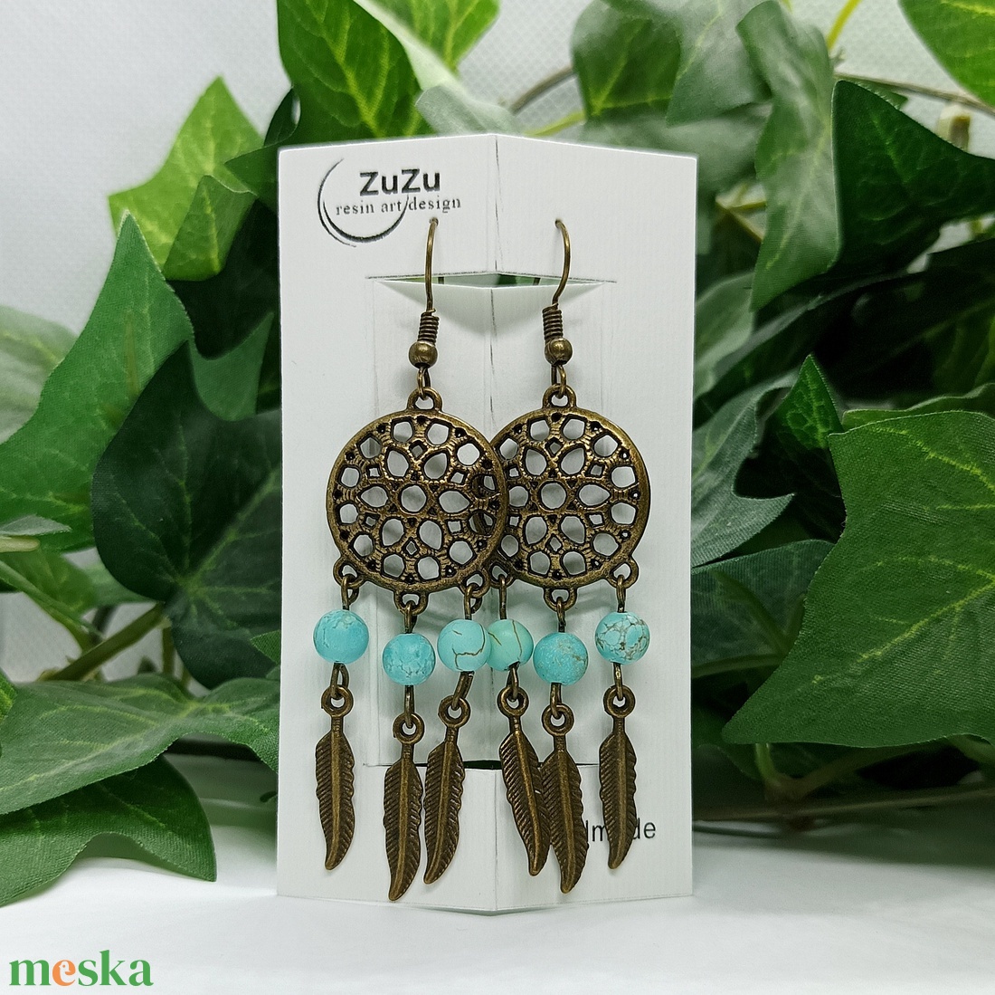 Díszes medálos türkiz howlit ásványgyöngyös lógós fülbevaló  - ékszer - fülbevaló - lógó fülbevaló - Meska.hu