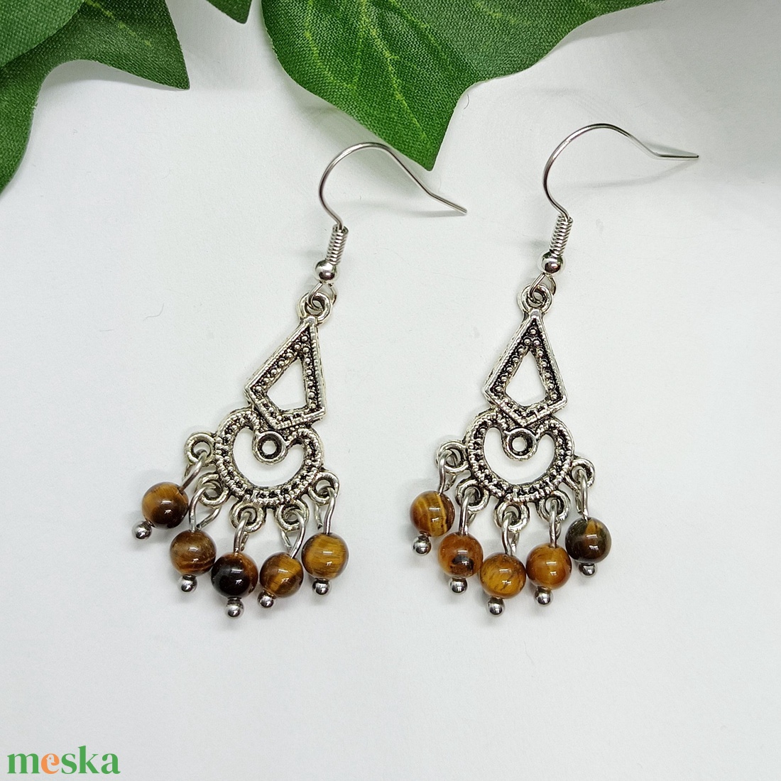 Díszes medálos tigrisszem ásványgyöngyös lógós fülbevaló  - ékszer - fülbevaló - lógó fülbevaló - Meska.hu