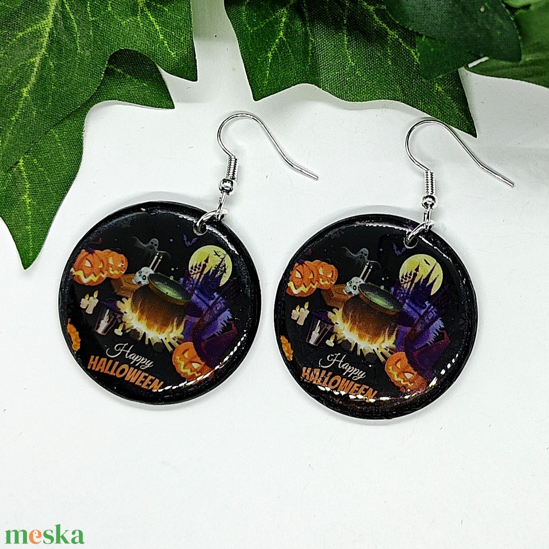 Halloweeni mintás műgyanta lógós fülbevaló  - otthon & életmód - dekoráció - halloween - halloweeni ékszerek - Meska.hu