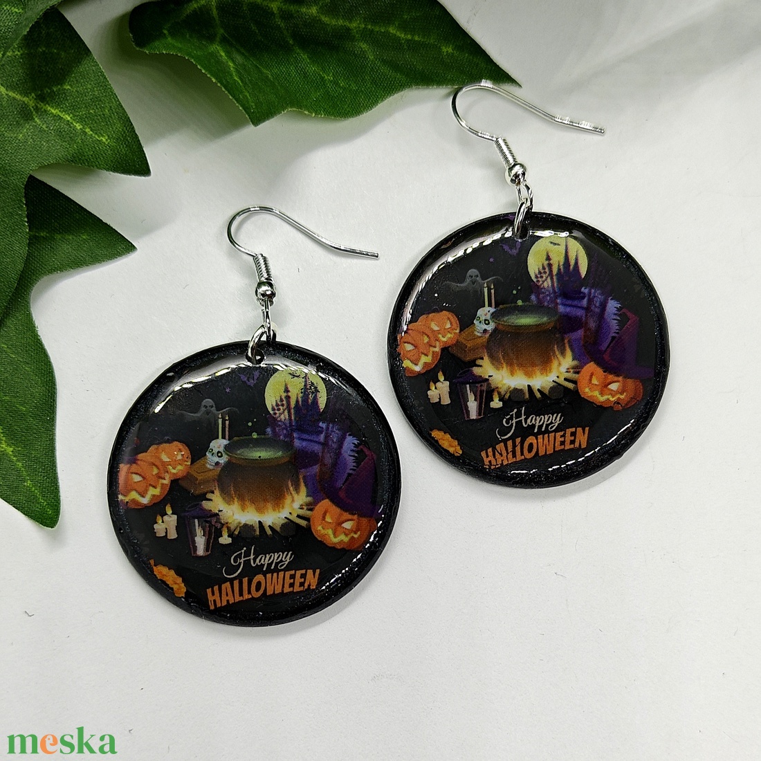 Halloweeni mintás műgyanta lógós fülbevaló  - otthon & életmód - dekoráció - halloween - halloweeni ékszerek - Meska.hu