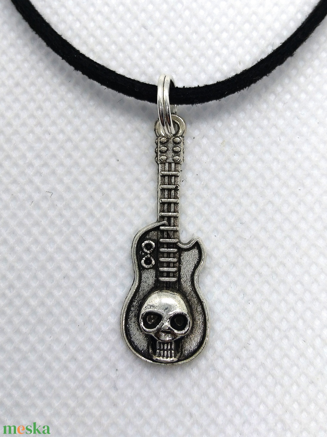 Halálfejes gitár medálos, choker nyaklánc - ékszer - nyaklánc - medálos nyaklánc - Meska.hu Halálfejes gitár medálos, choker nyaklánc - ékszer - nyaklánc - medálos nyaklánc - Meska.hu