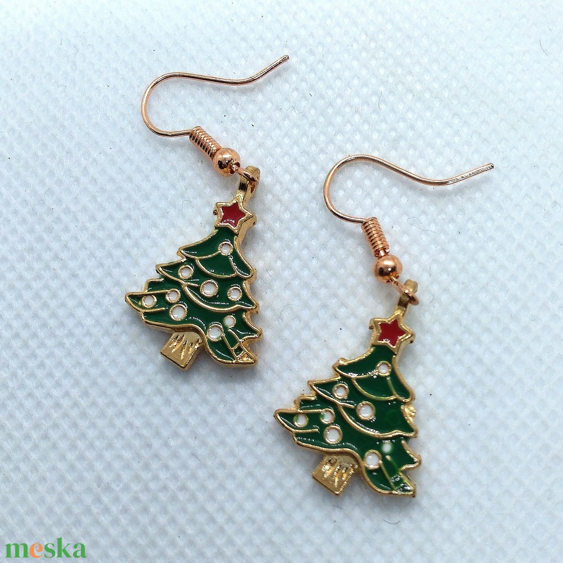Karácsonyfa medálos, karácsonyi lógós fülbevaló  - karácsony - karácsonyi ruházat - karácsonyi ruha kiegészítők - Meska.hu