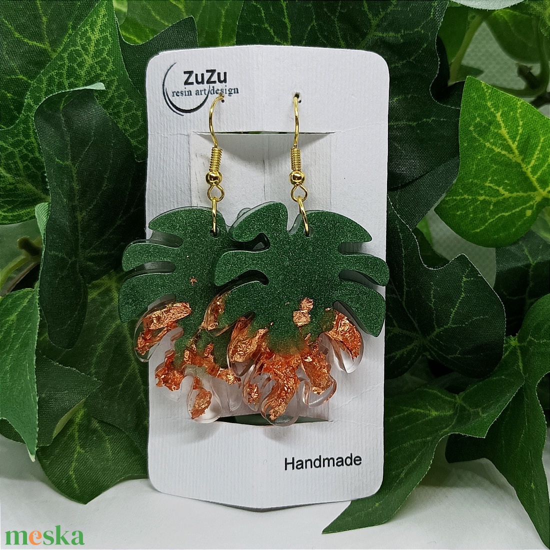 Monstera levél smaragdzöld és bronz lógós műgyanta fülbevaló - ékszer - fülbevaló - lógó fülbevaló - Meska.hu Monstera levél smaragdzöld és bronz lógós műgyanta fülbevaló - ékszer - fülbevaló - lógó fülbevaló - Meska.hu