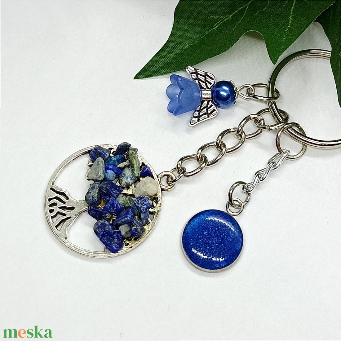 Lapis lazuli ásvány életfa medálos kulcstartó kék angyalka fityegővel és műgyanta medállal díszítve - táska & tok - kulcstartó & táskadísz - kulcstartó - Meska.hu Lapis lazuli ásvány életfa medálos kulcstartó kék angyalka fityegővel és műgyanta medállal díszítve - táska & tok - kulcstartó & táskadísz - kulcstartó - Meska.hu