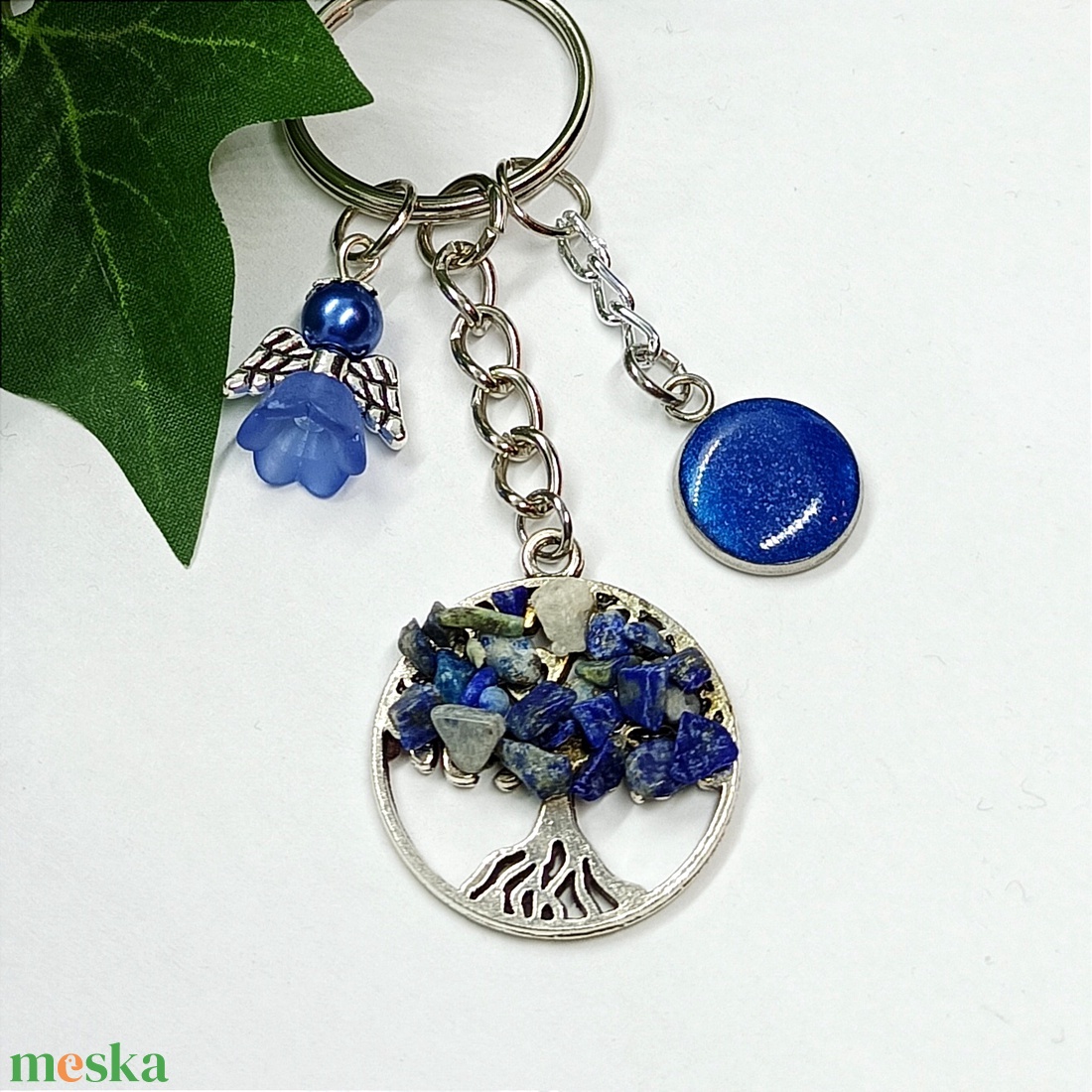 Lapis lazuli ásvány életfa medálos kulcstartó kék angyalka fityegővel és műgyanta medállal díszítve - táska & tok - kulcstartó & táskadísz - kulcstartó - Meska.hu Lapis lazuli ásvány életfa medálos kulcstartó kék angyalka fityegővel és műgyanta medállal díszítve - táska & tok - kulcstartó & táskadísz - kulcstartó - Meska.hu