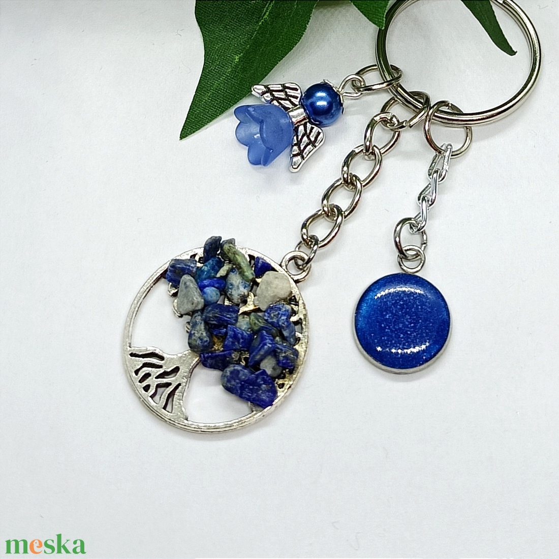 Lapis lazuli ásvány életfa medálos kulcstartó kék angyalka fityegővel és műgyanta medállal díszítve - táska & tok - kulcstartó & táskadísz - kulcstartó - Meska.hu Lapis lazuli ásvány életfa medálos kulcstartó kék angyalka fityegővel és műgyanta medállal díszítve - táska & tok - kulcstartó & táskadísz - kulcstartó - Meska.hu