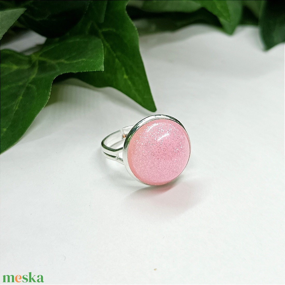 Csillogó rózsaszín műgyanta gyűrű - ékszer - gyűrű - szoliter gyűrű - Meska.hu