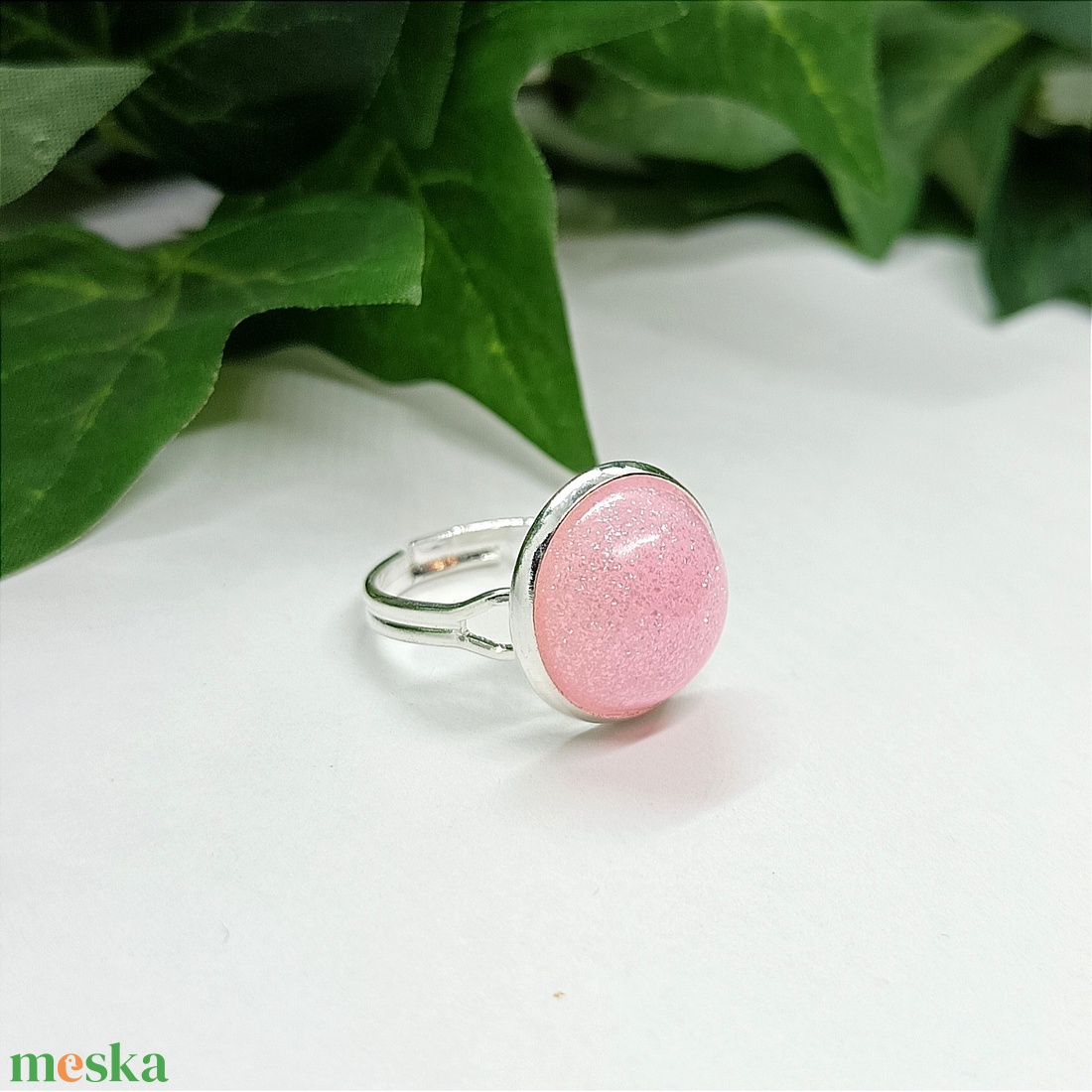 Csillogó rózsaszín műgyanta gyűrű - ékszer - gyűrű - szoliter gyűrű - Meska.hu