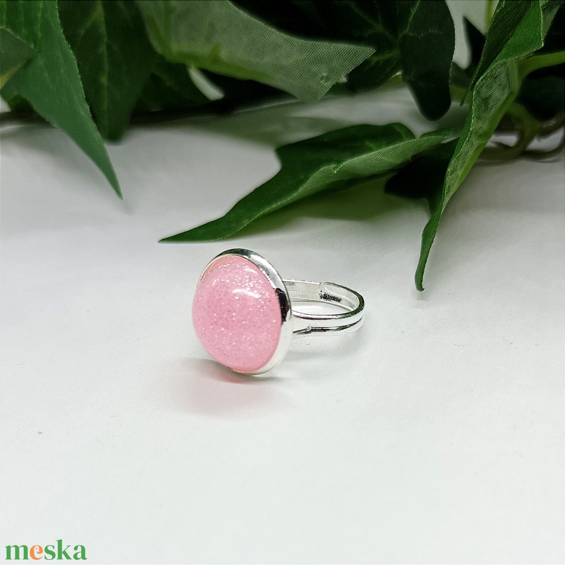 Csillogó rózsaszín műgyanta gyűrű - ékszer - gyűrű - szoliter gyűrű - Meska.hu