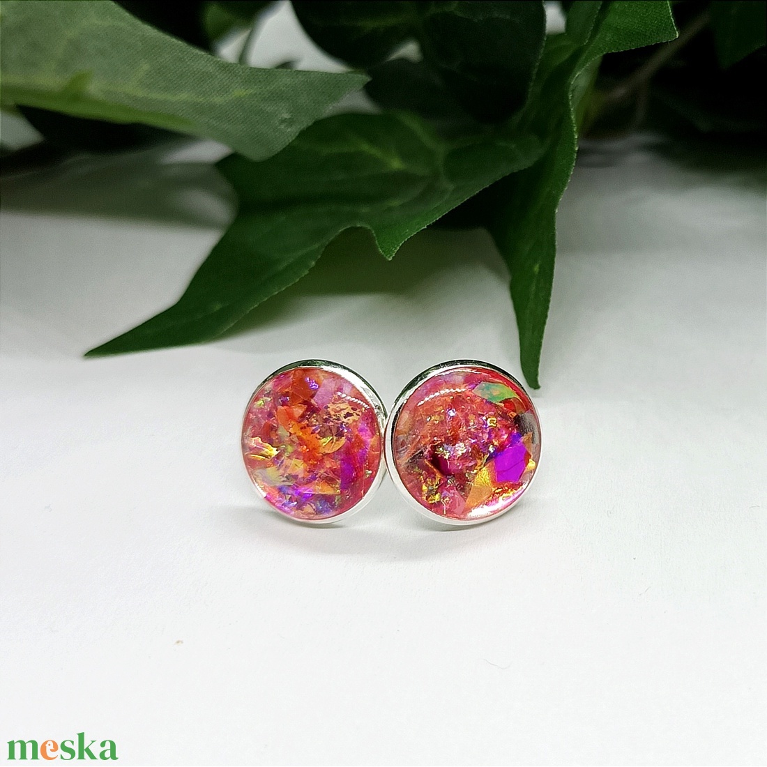 Csillogó pink/magenta irizáló pelyhes műgyanta pötty fülbevaló - ékszer - fülbevaló - pötty fülbevaló - Meska.hu Csillogó pink/magenta irizáló pelyhes műgyanta pötty fülbevaló - ékszer - fülbevaló - pötty fülbevaló - Meska.hu