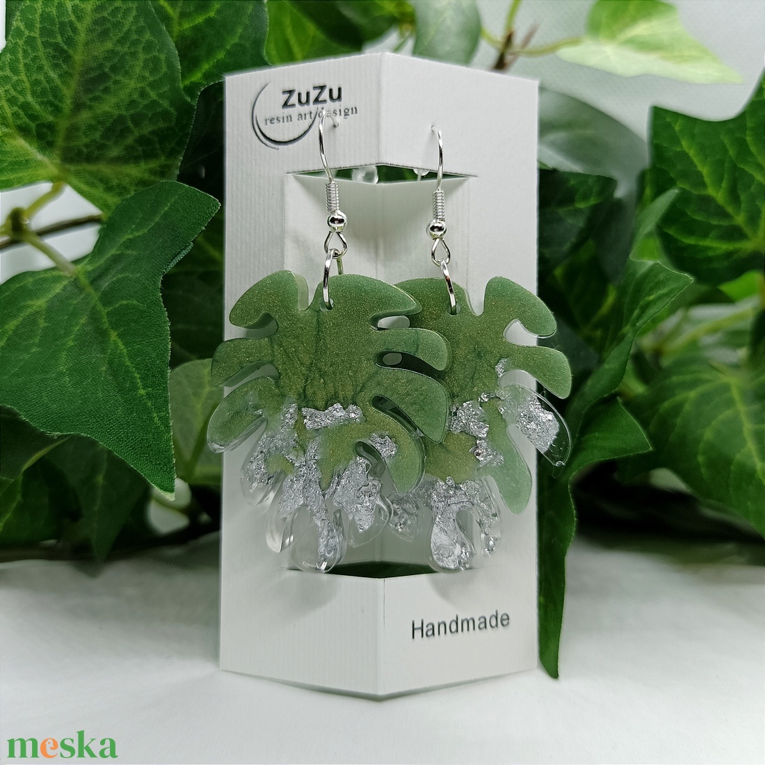 Monstera levél világoszöld és ezüst lógós műgyanta fülbevaló - ékszer - fülbevaló - lógó fülbevaló - Meska.hu Monstera levél világoszöld és ezüst lógós műgyanta fülbevaló - ékszer - fülbevaló - lógó fülbevaló - Meska.hu